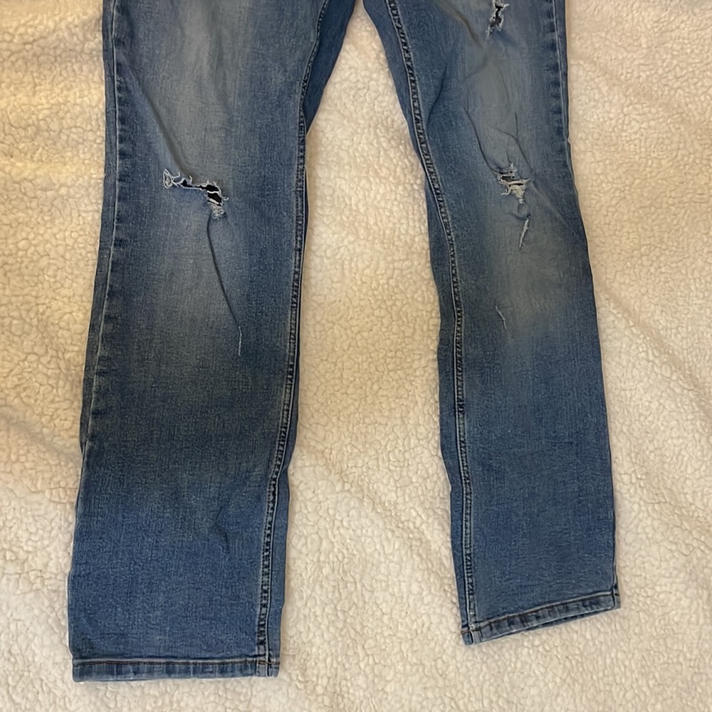 Distressed Jeans - Picture 3 of 4